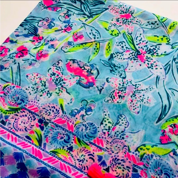 RARE LILLY PULITZER RESORT
SCARF WRAP LILLIAN
OVERSIZED BLANKET
ENGINEERED WRAP - Picture 3 of 5